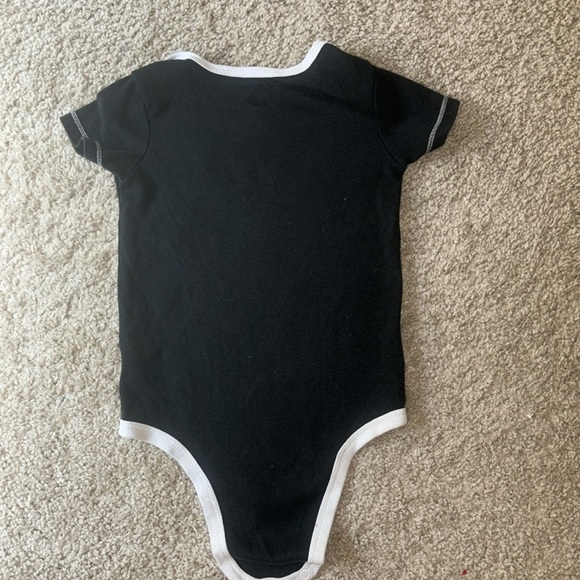 Tim Burton’s The Nightmare Before Christmas baby onesie 12-18 months - Picture 3 of 5